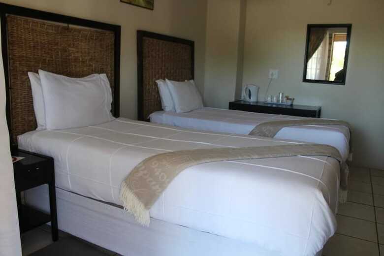 Hotel J And E Cyaara Guest House