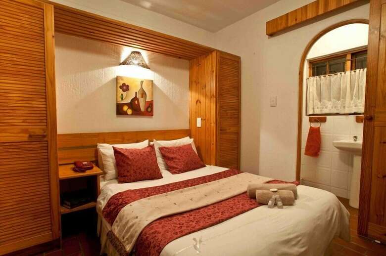 Hotel Woodpecker Inn