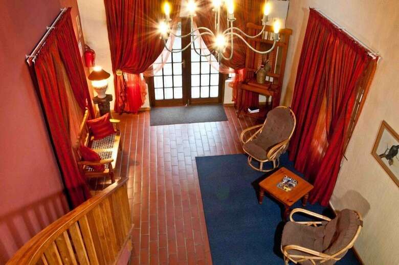 Hotel Woodpecker Inn