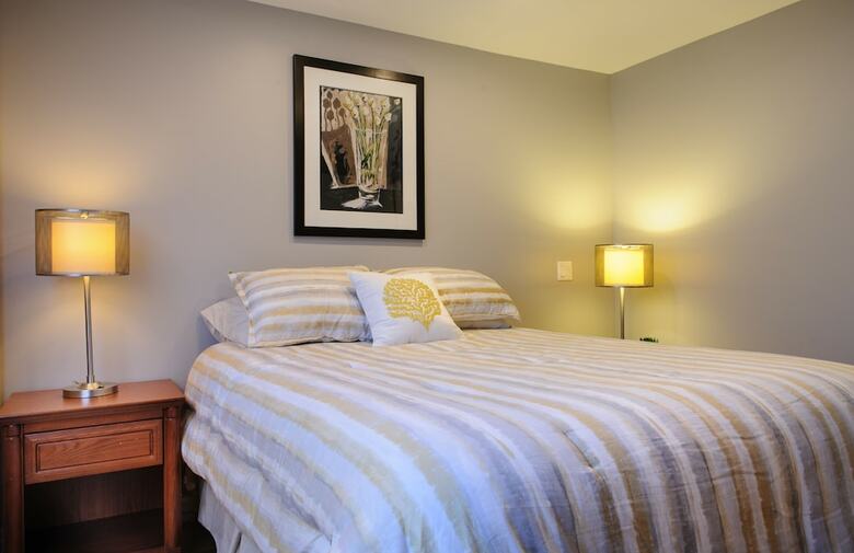 Apartamentos Moncton Suites - 267 Universite Ave