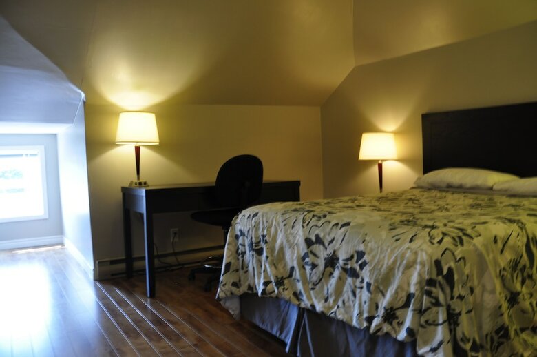 Apartamentos Moncton Suites - 267 Universite Ave