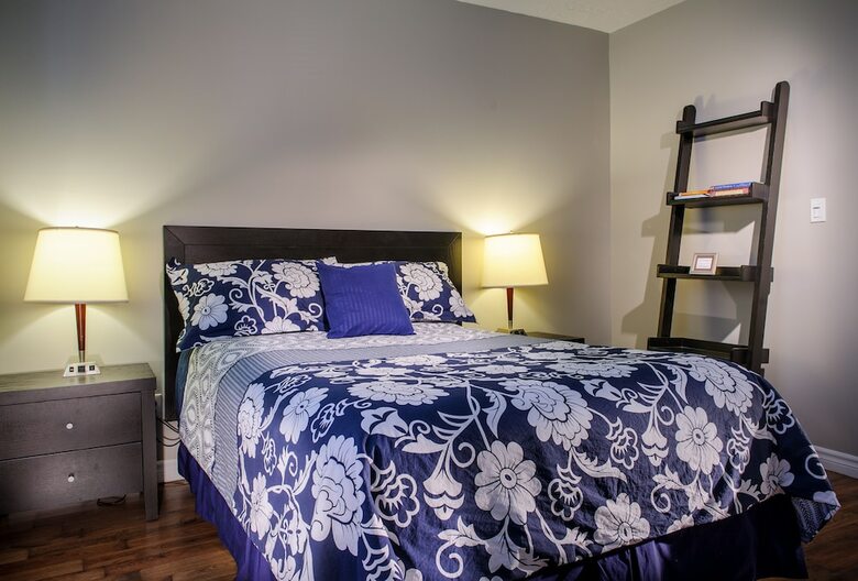 Apartamentos Moncton Suites - 267 Universite Ave