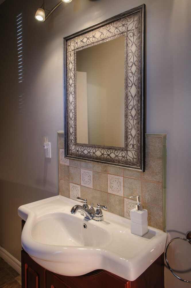 Apartamentos Moncton Suites - 267 Universite Ave