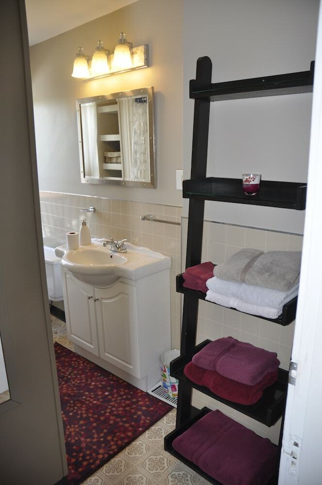 Apartamentos Moncton Suites - 267 Universite Ave