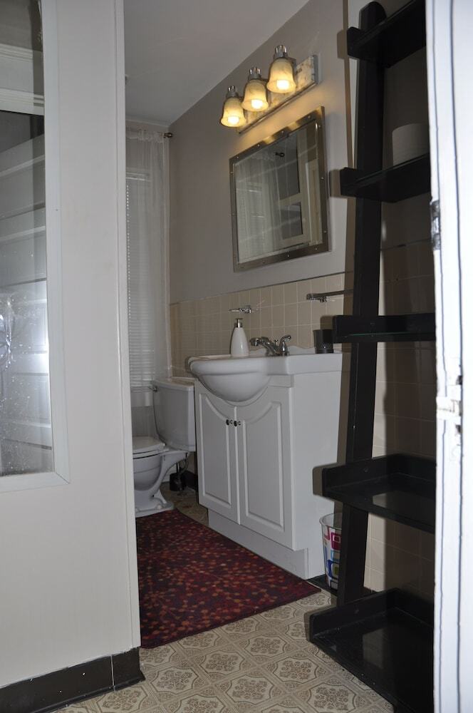 Apartamentos Moncton Suites - 267 Universite Ave