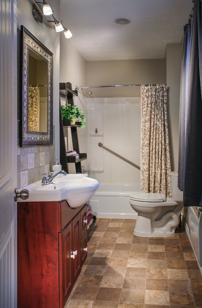 Apartamentos Moncton Suites - 267 Universite Ave