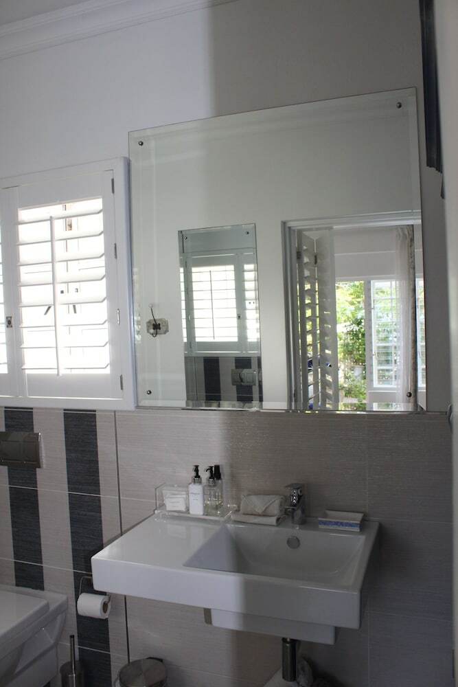 Hotel Sandals Guest House