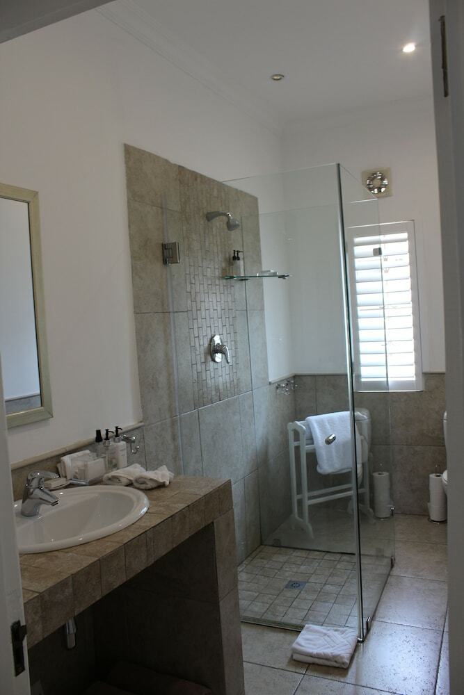 Hotel Sandals Guest House