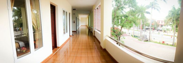 Ho� B�nh Hotel