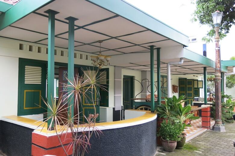 Hotel Pamularsih Homestay