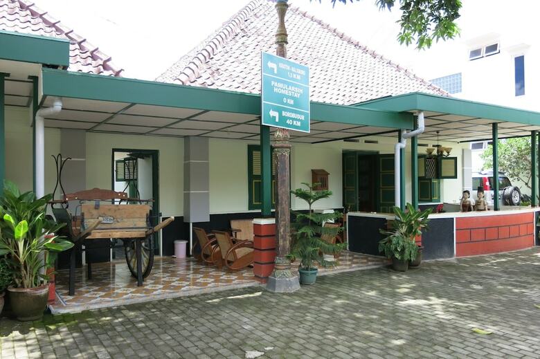 Hotel Pamularsih Homestay