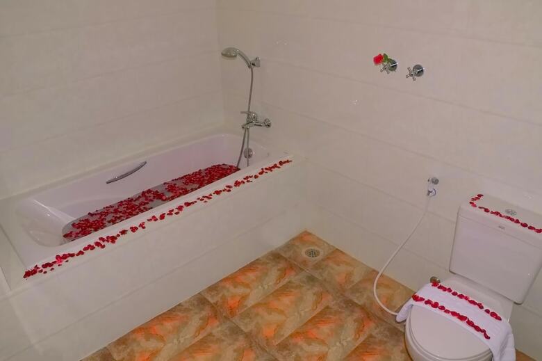 Jade Royal Hotel