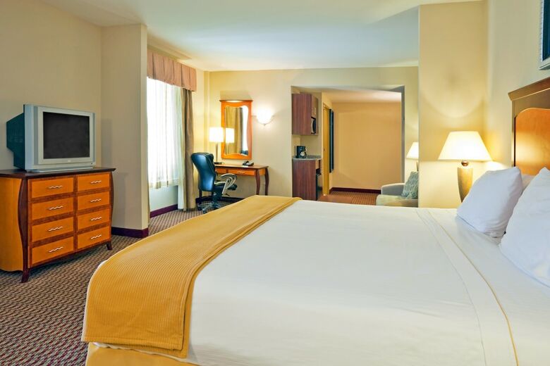 Holiday Inn Express Hotel & Suites Birmingham - Inverness