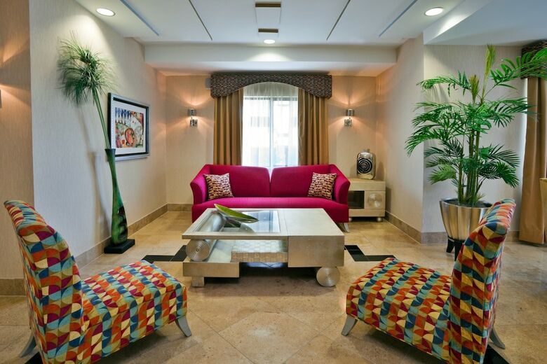 Holiday Inn Express Hotel & Suites Birmingham - Inverness