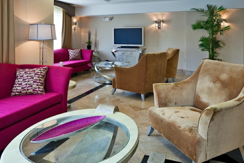 Holiday Inn Express Hotel & Suites Birmingham - Inverness