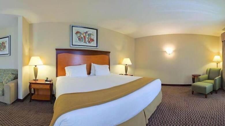 Holiday Inn Express Hotel & Suites Birmingham - Inverness