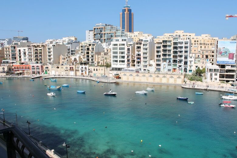 Spinola Bay Mansion Seafront Apartment