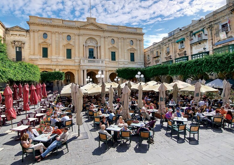 Spinola Bay Mansion Seafront Apartment