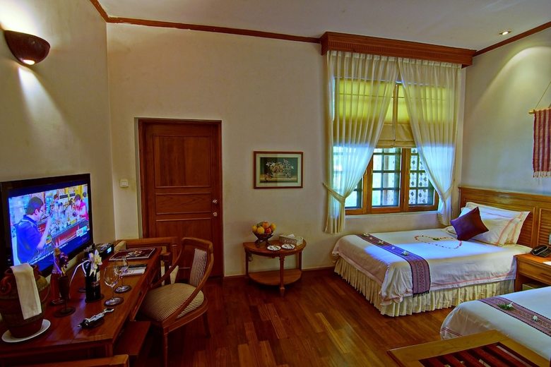 Hotel By The Red Canal