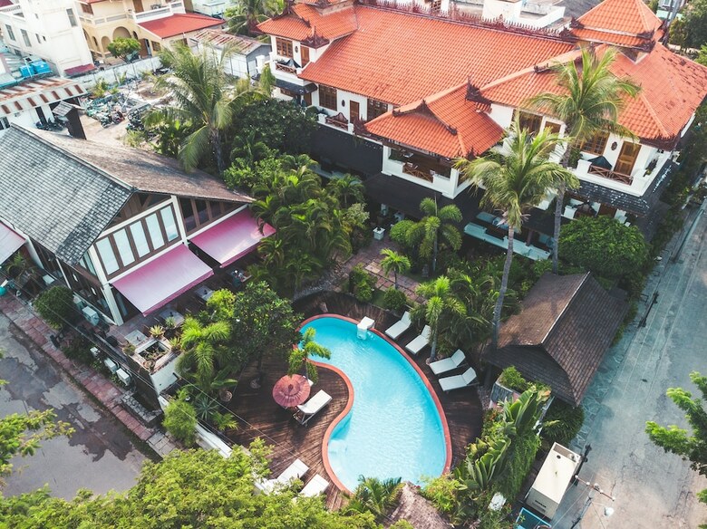 Hotel By The Red Canal