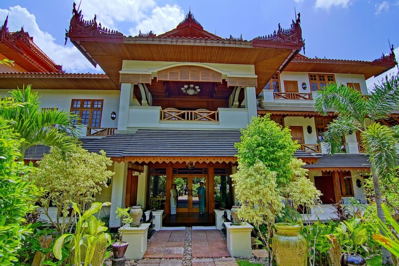 Hotel By The Red Canal
