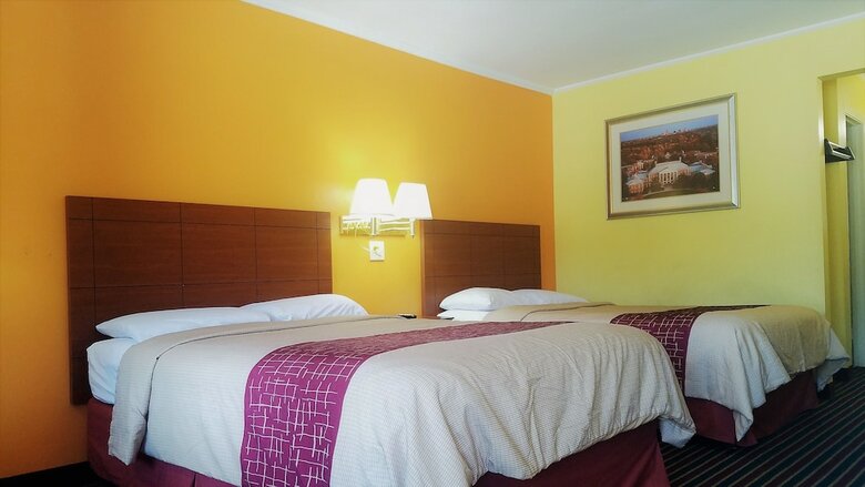 Hotel Roadway Inn