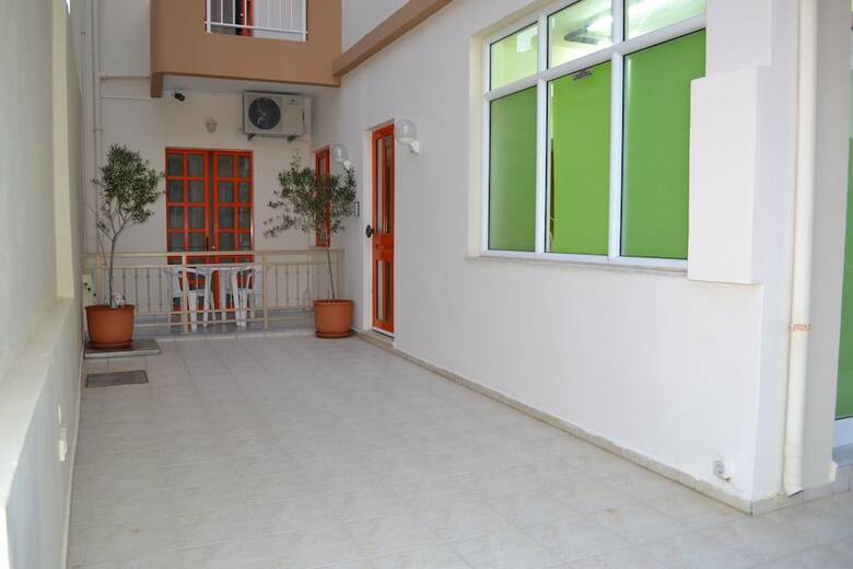 Aparthotel Rania Studios