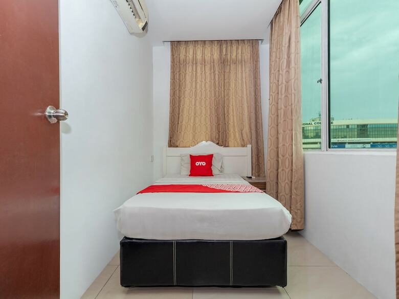 Oyo 216 La Viva Hotel