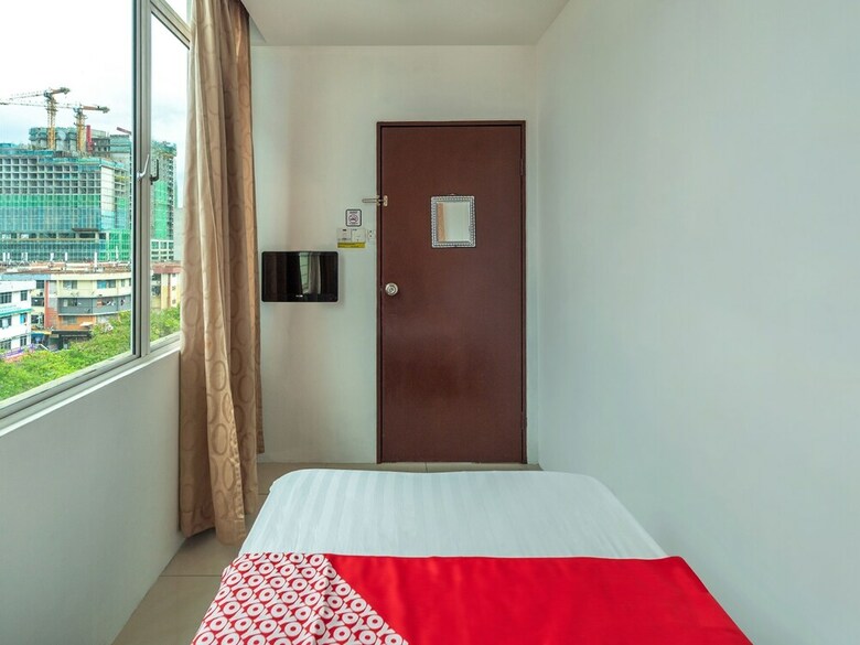Oyo 216 La Viva Hotel