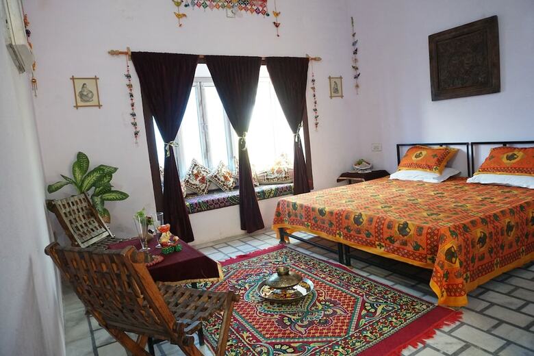 Umaid Safaris & Desert Lodge