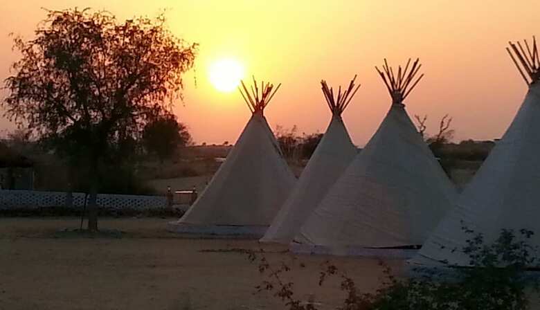 Umaid Safaris & Desert Lodge