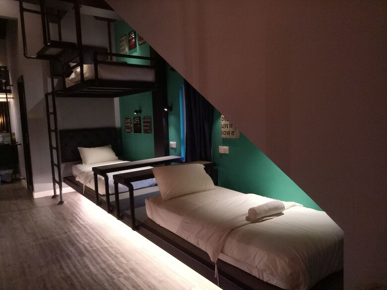 Tube Hotel