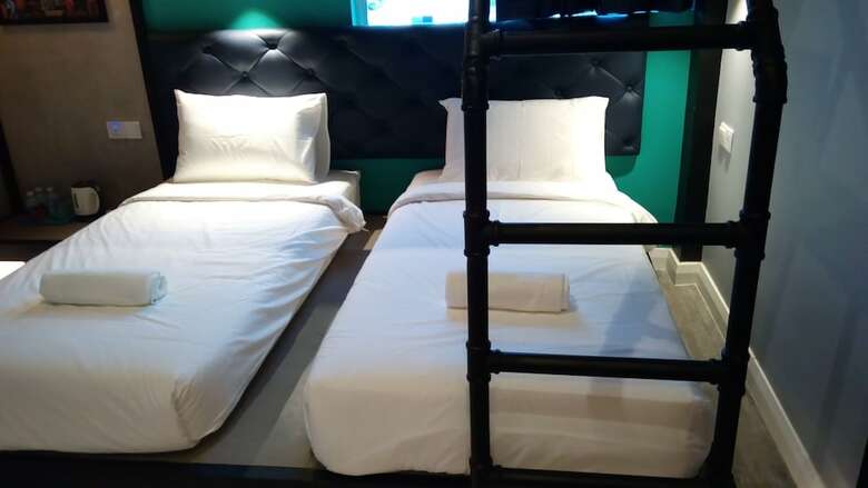 Tube Hotel