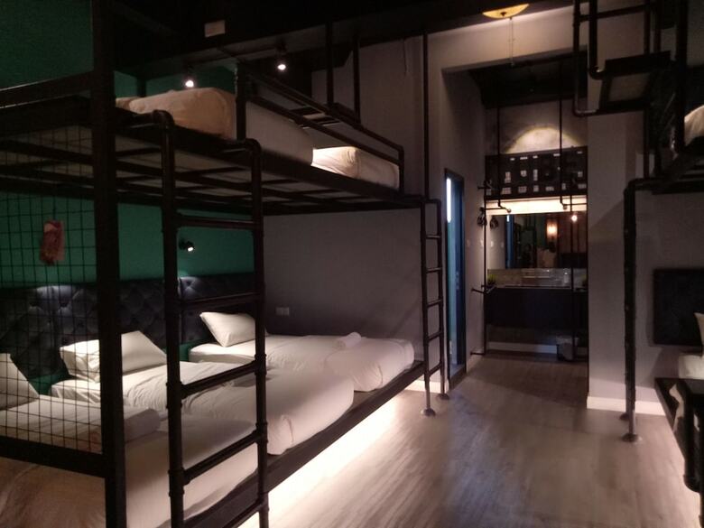 Tube Hotel