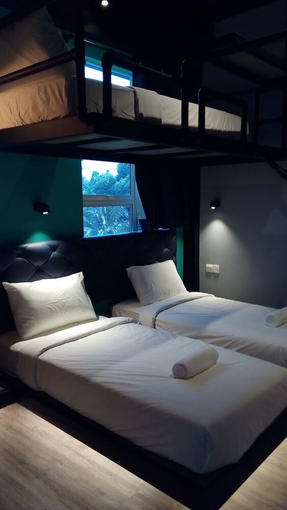 Tube Hotel
