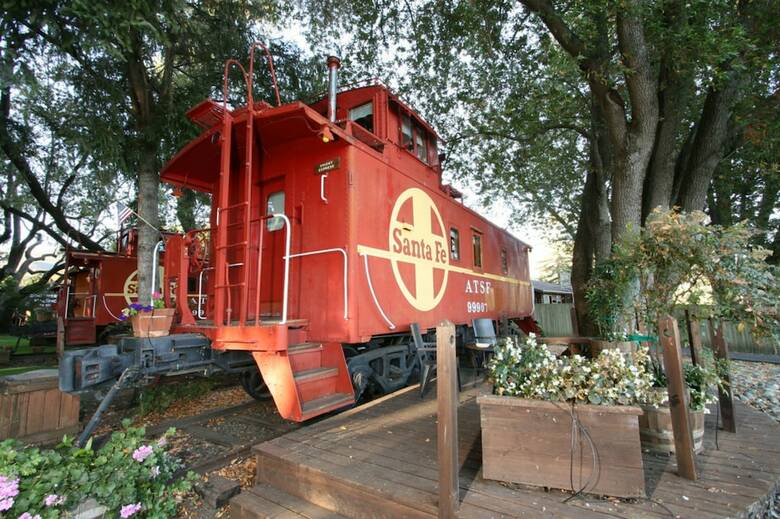 Featherbed Railroad Bed And Breakfast Resort