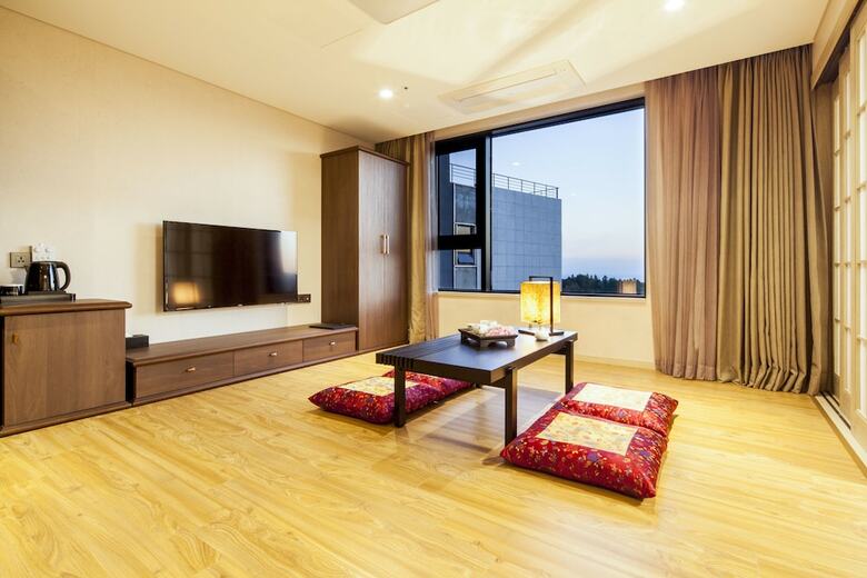 Hotel The Born Jeju