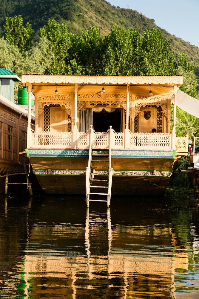 Hotel Kharpalace Group Of Houseboats