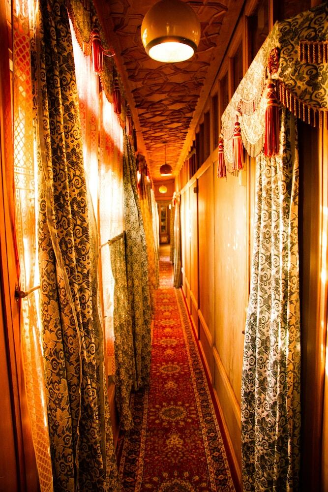 Hotel Kharpalace Group Of Houseboats