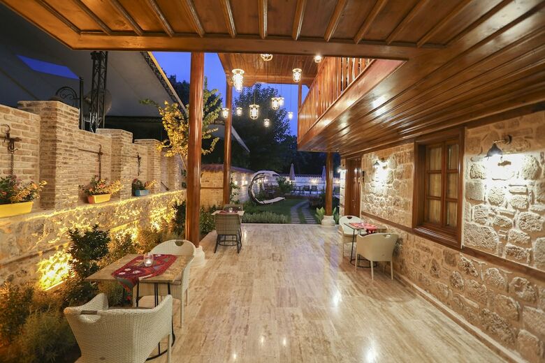 Char Me Boutique Hotel