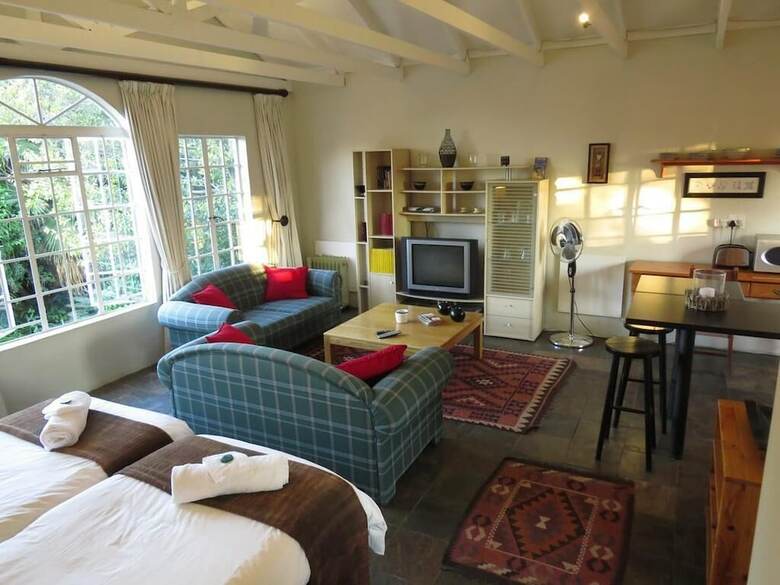 Hotel 8 Landsdowne Bed And Breakfast