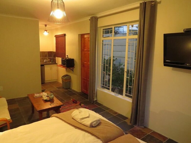 Hotel 8 Landsdowne Bed And Breakfast