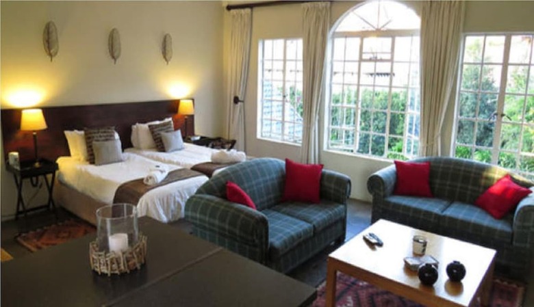 Hotel 8 Landsdowne Bed And Breakfast
