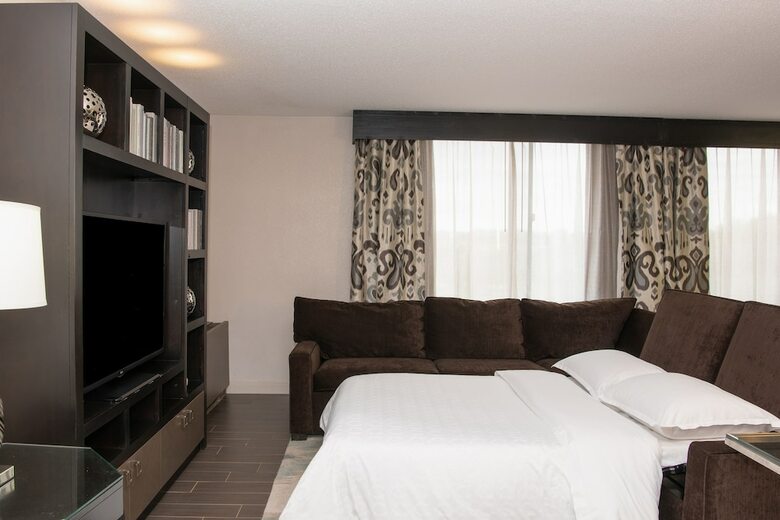 Sheraton Minneapolis West Hotel
