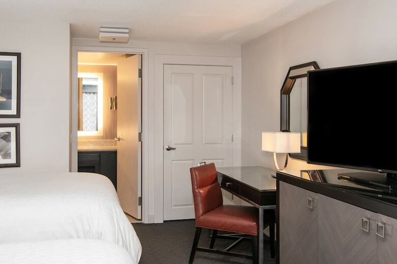 Sheraton Minneapolis West Hotel