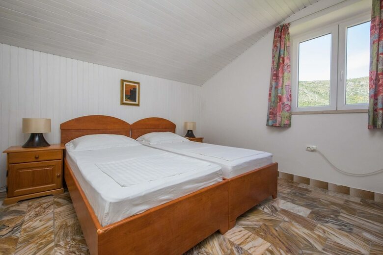 Hotel J&j Bed And Breakfast