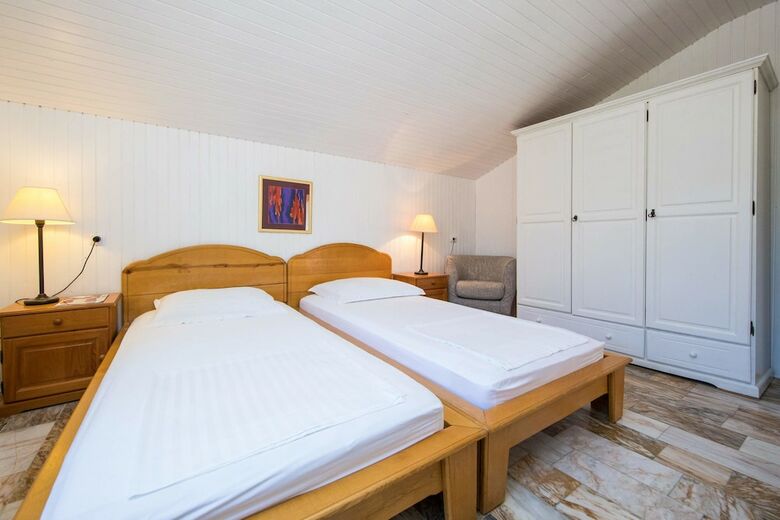 Hotel J&j Bed And Breakfast