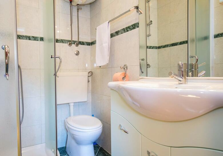 Hotel J&j Bed And Breakfast
