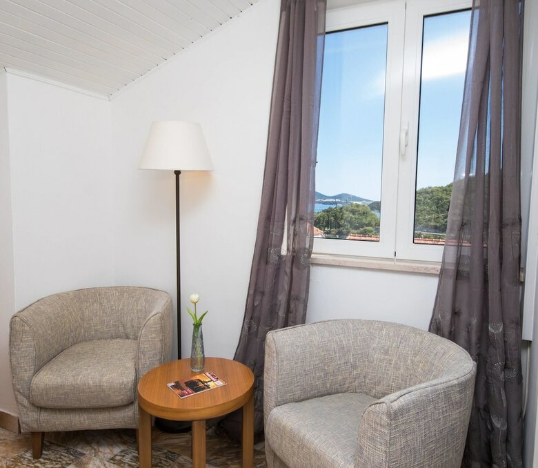 Hotel J&j Bed And Breakfast