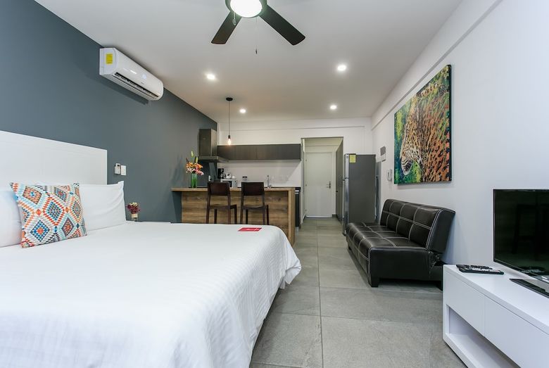 Apartamentos Studio 30 Condhotel By Nah Hotels